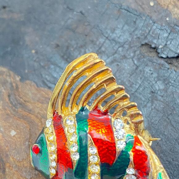Tropical Fish Brooch Red and Green Enamel with clear Rhinestones Fish Brooch - Picture 7 of 9